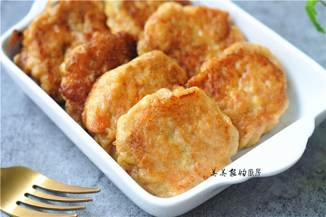 三伏天，多给孩子做豆腐饼，薄皮脆嫩，香软好消化，比肉饼更香