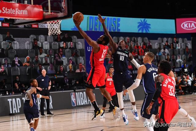 红队阵容劣势太大，哈登每场超神才能确保胜利