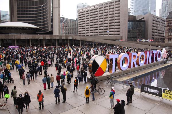加拿大多城举行反种族歧视示威，华人发声：沉默等同于同谋