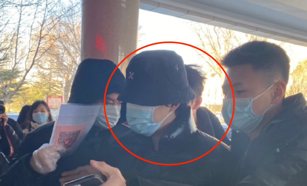 Spring late couplet discharges 10 top shedding to gather together, wang Yibo grows blain man not to lose star really, the desolate that become dragon shows a body