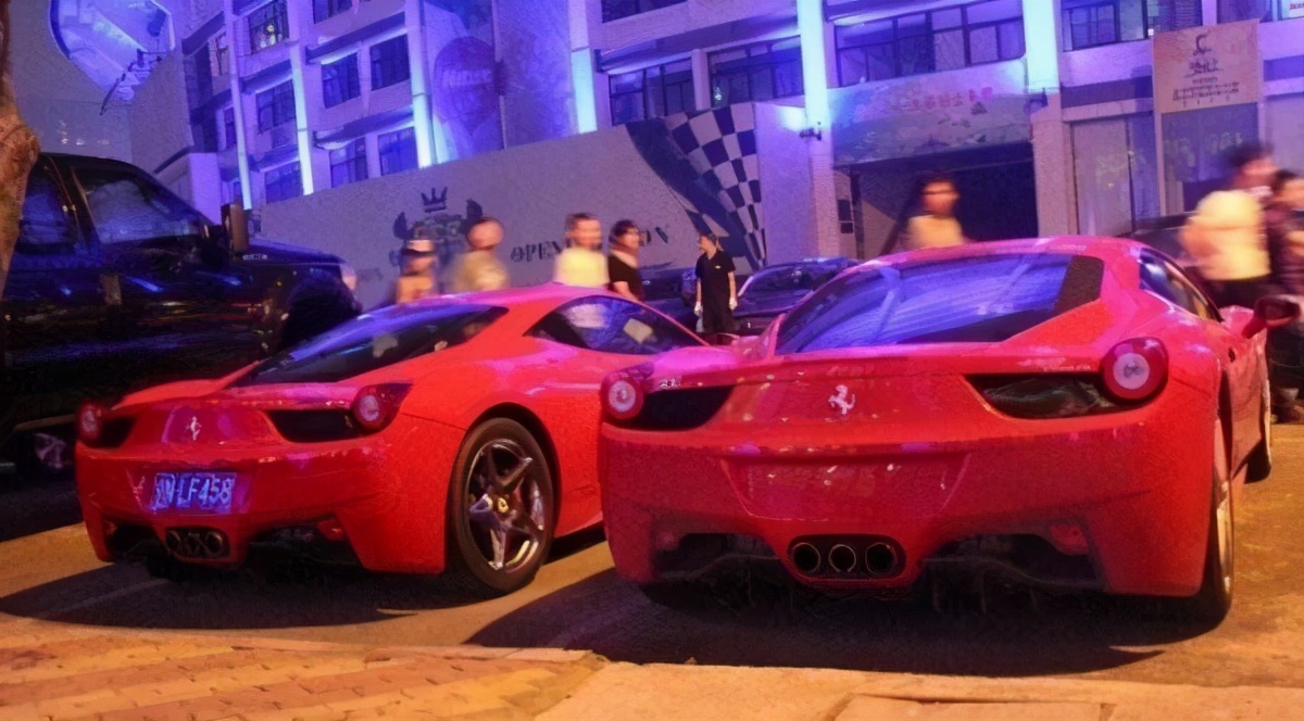 娱乐大亨陈轲现身京城夜店