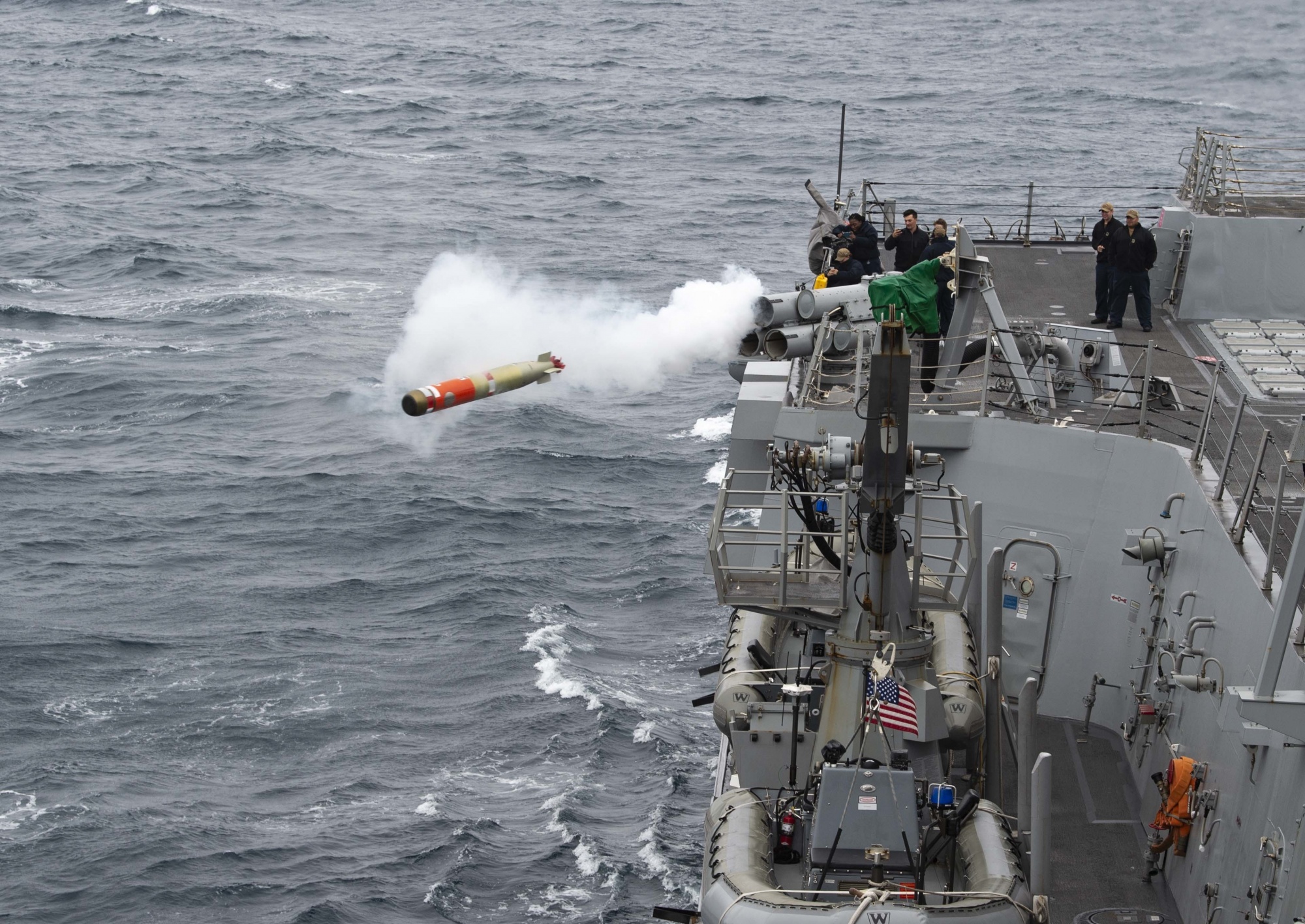 美国军舰闯入东海，上海以东220公里现身，战疫