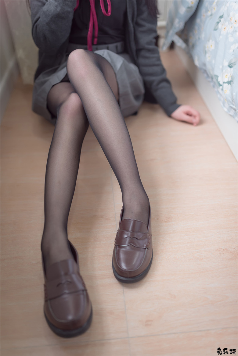 黑丝美腿萌萌哒！
