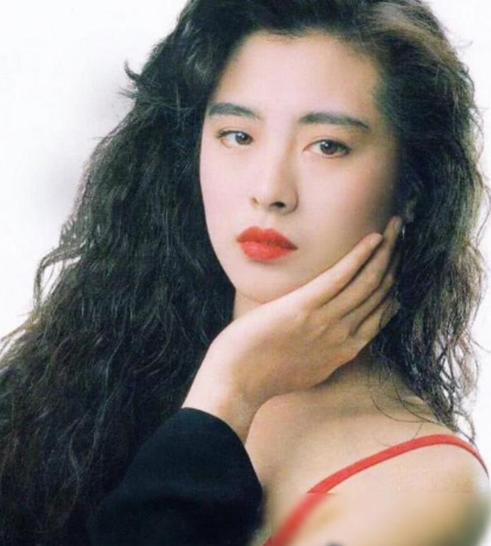 退圈“永不复出”的五位明星，前四位退的干干净净，就他脸皮最厚