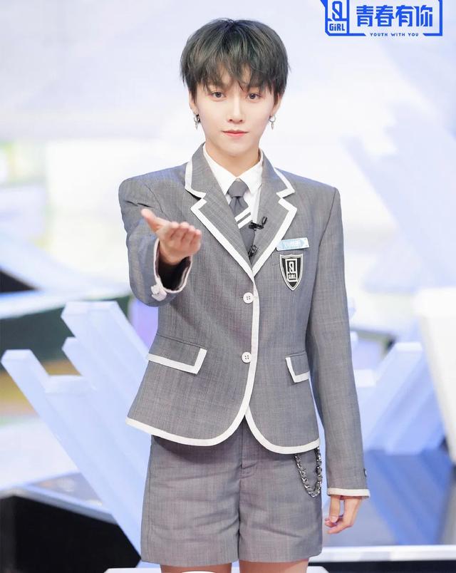 刘雨昕虞书欣上李佳琦直播间：虞书欣被赞情商