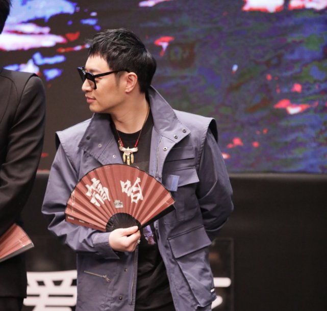 否认|潘玮柏方否认离婚传闻！和新婚妻子Luna感情依然甜蜜 不要编造谣言了