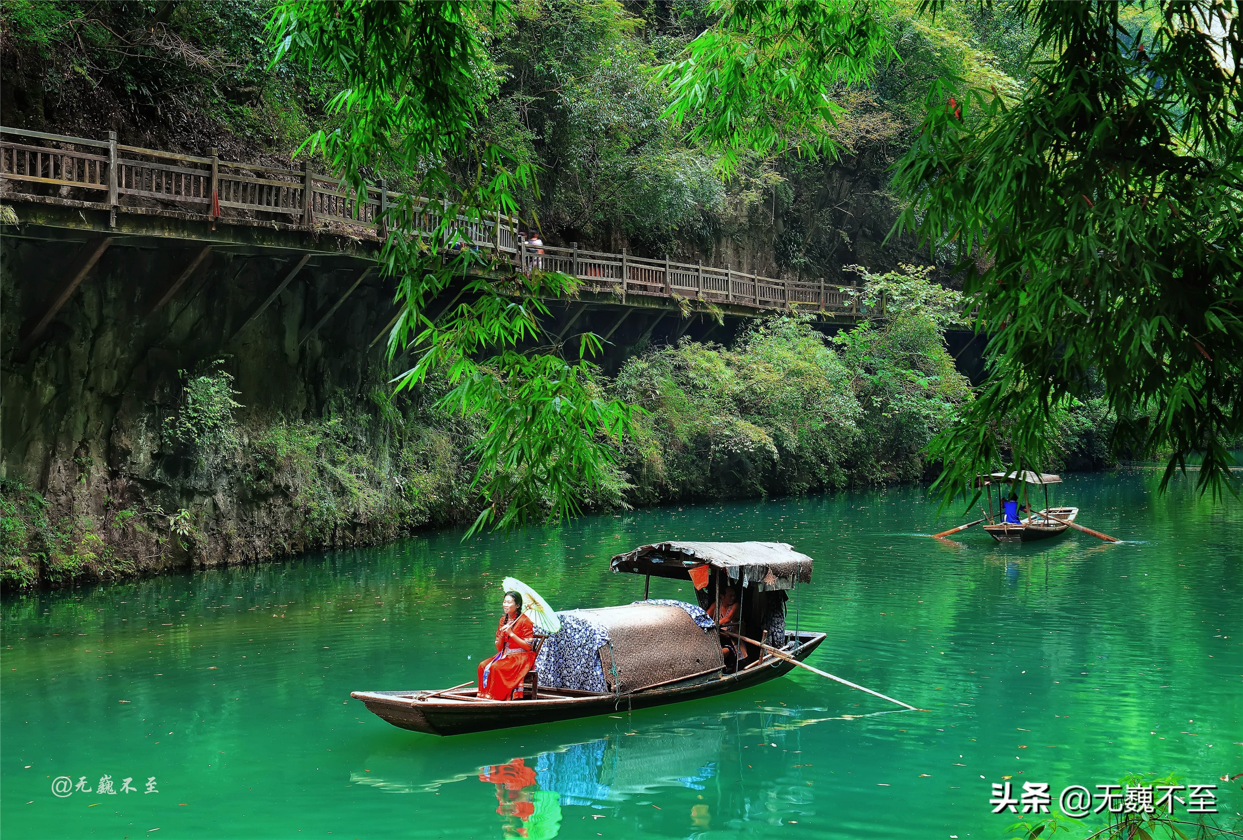 夜发清溪向三峡，灯影凝翠有人家(紫钗记灯街拾翠小桃红)