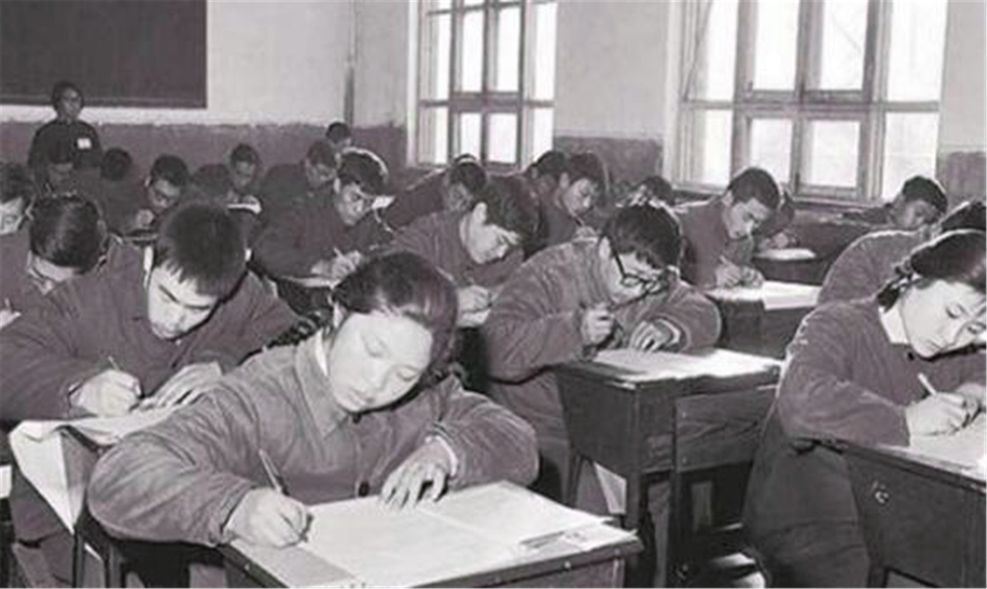 1977年的高考试卷“曝光”，网友：考题过于小儿科，我能上北大