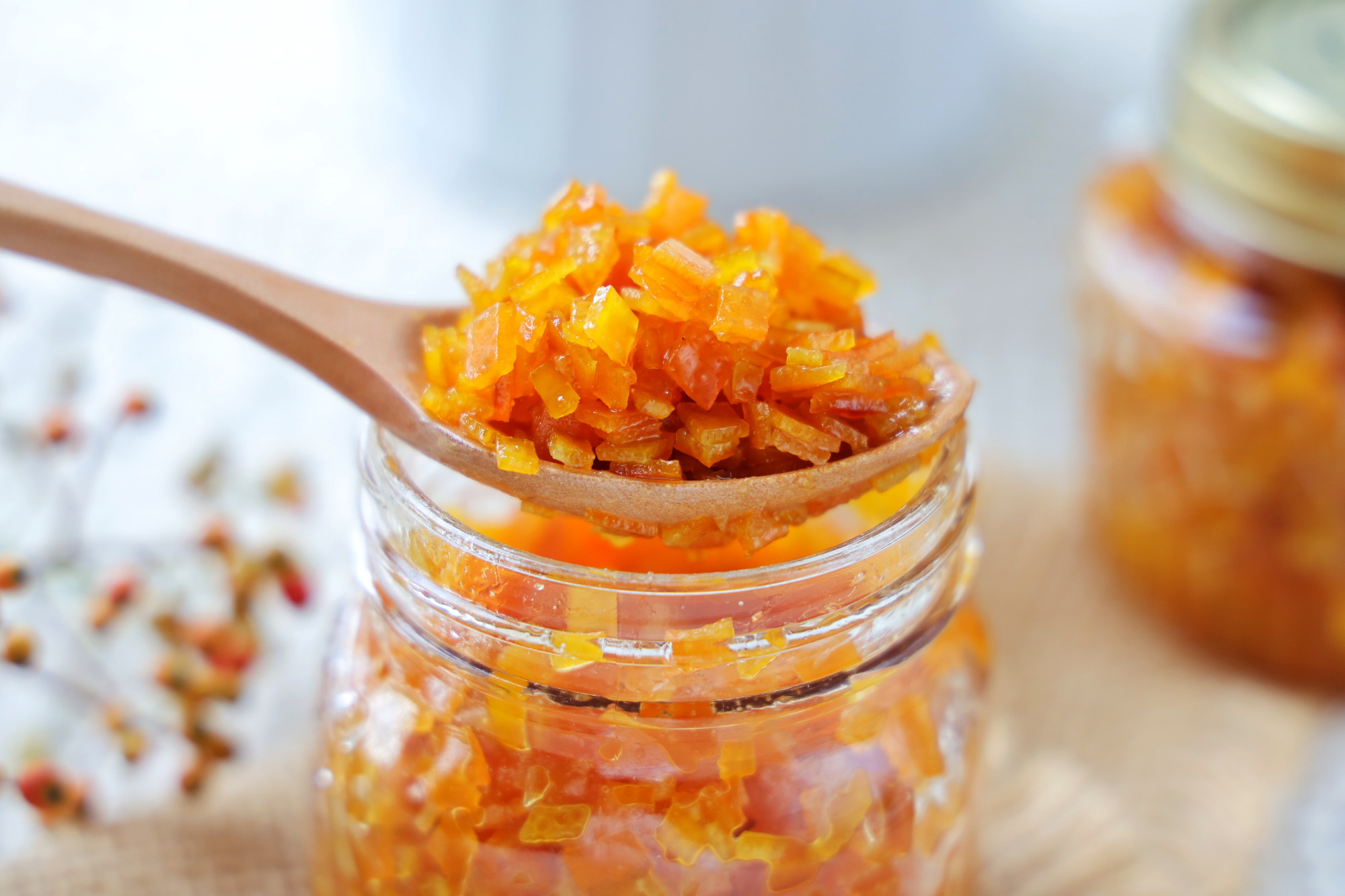 吃剩的橙子皮不要扔掉，簡單加工一下，用處多多，勝過秋梨膏