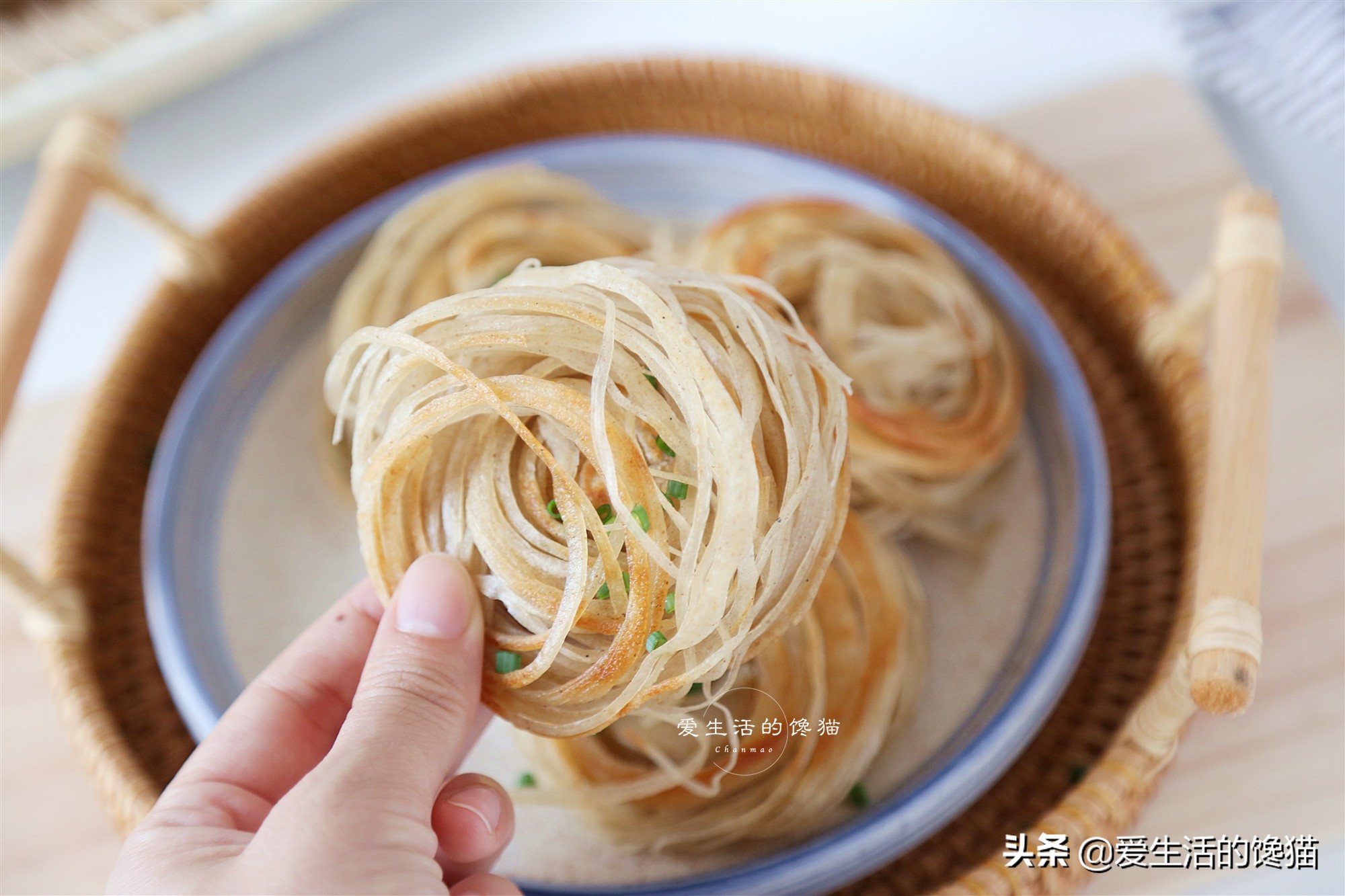 寒假來了，早餐不用愁，做一盤這餅，香脆可口，孩子愛吃我樂意做