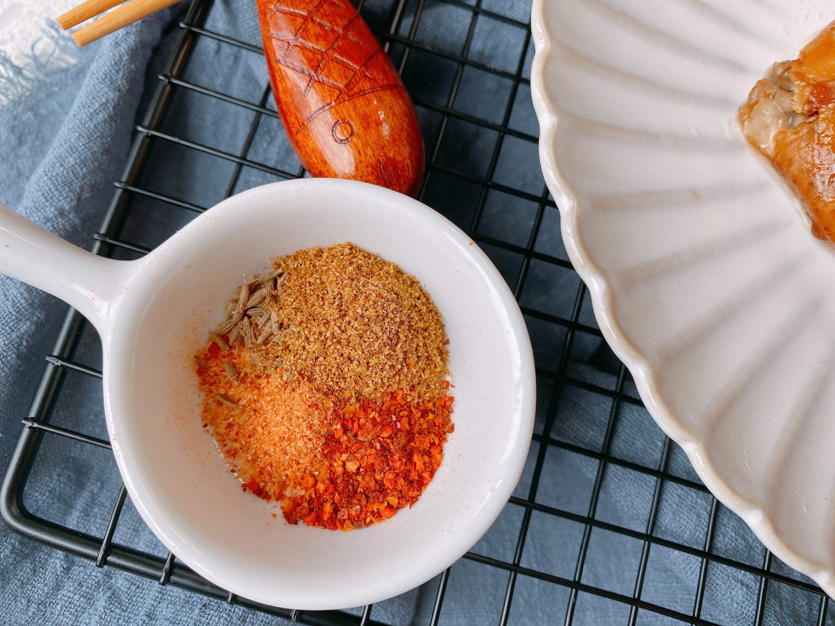 感恩節想吃烤雞用電飯鍋就能做，不放油不放水，鮮嫩多汁軟爛入味