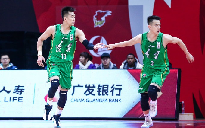 4 kill Guangzhou! Distant basket Paul 23 minutes + milepost, only field 6 grab do not be defeated by Gao Shiyan