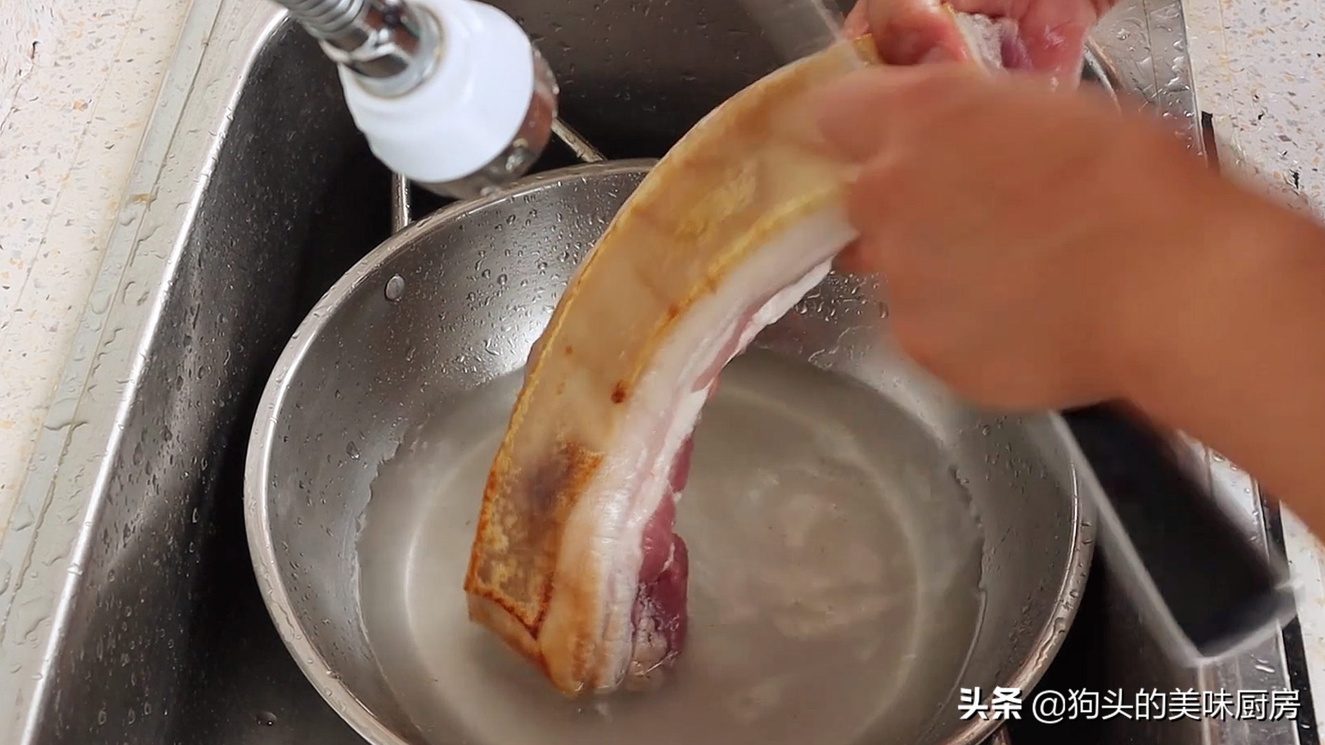 做紅燒肉時，掌握這些小技巧，紅燒肉不腥不柴，軟爛入味口感好