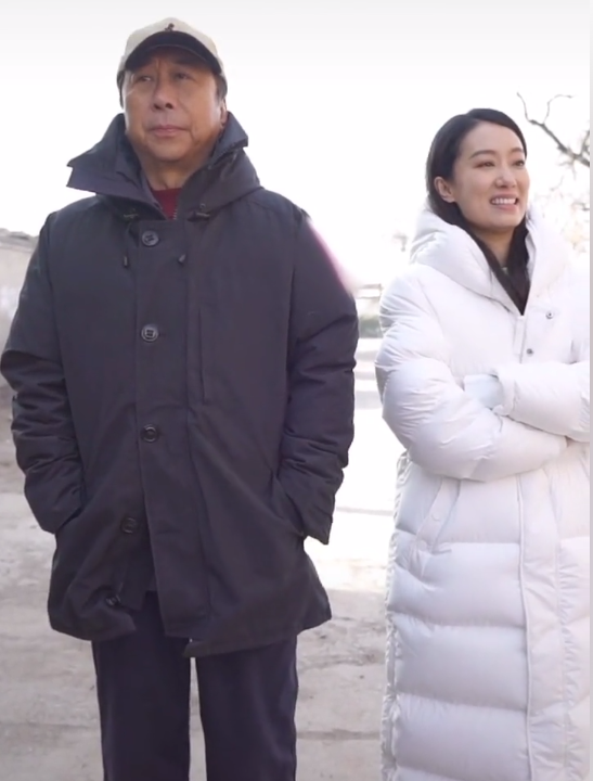 冯巩女儿被张小斐吐槽唱歌难听，亲爹霸气护女