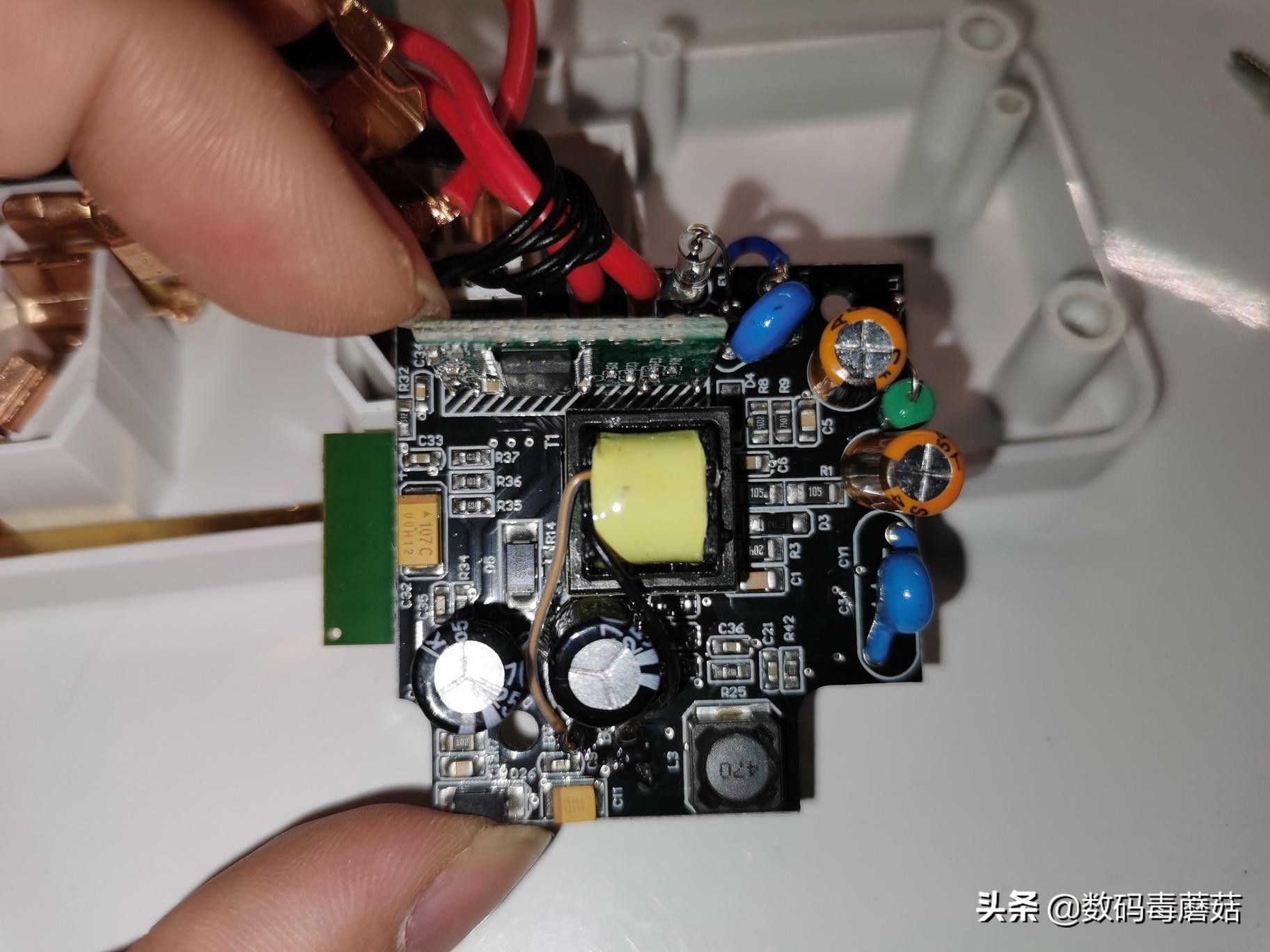 智能插座的大表哥：向日葵智能插線板P1拆解小測