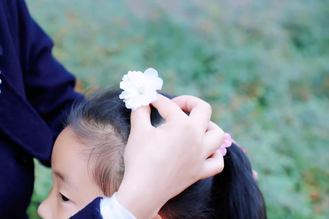 带上五官到校园里寻找春天——成都市华中附小大自然的语文课