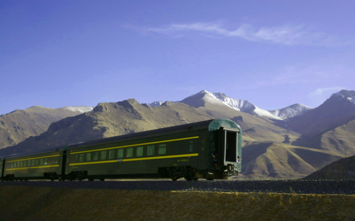 不惜花费80亿，凿穿喜马拉雅山，也要修通新铁路？对手坐不住了