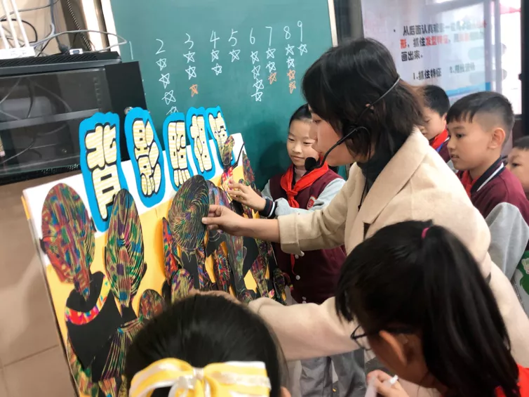 天府新区华阳实验小学课程联盟“张梅名师工作室”专家授牌仪式