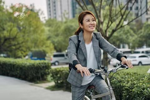 林心如晒硕士毕业照冻龄如20岁，自曝未完成论文，获颁杰出表现奖