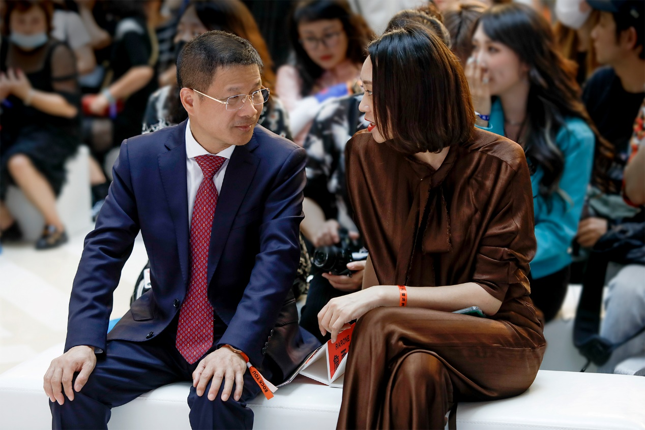 范丞丞现身成都 出席雷诺表新品发布会