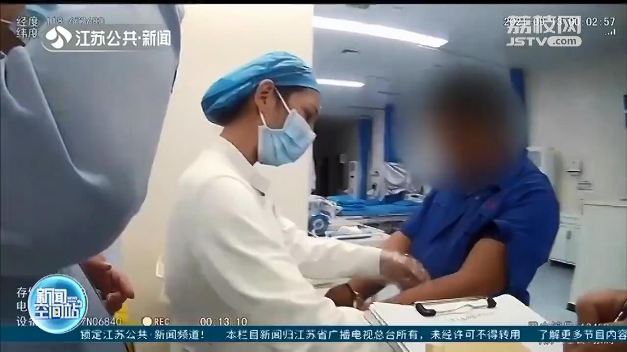 泗阳街头一幕：醉驾司机睡着了 深夜路口占道一小时