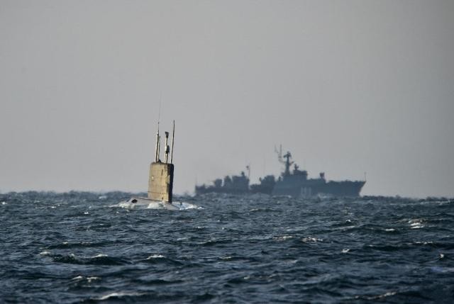 俄機闖入日本領空，解放軍艦機現身日本近海，岸田文雄被選民拋棄