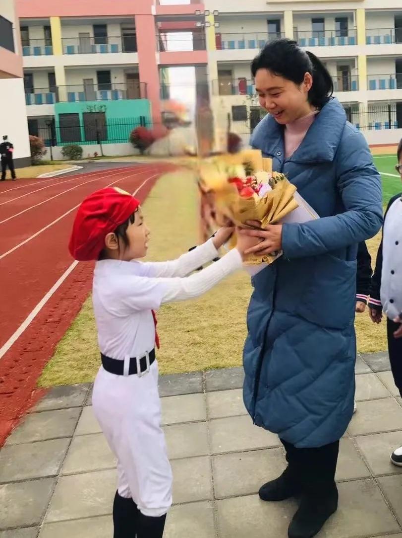 成都高新区朝阳小学“感恩生命”主题活动