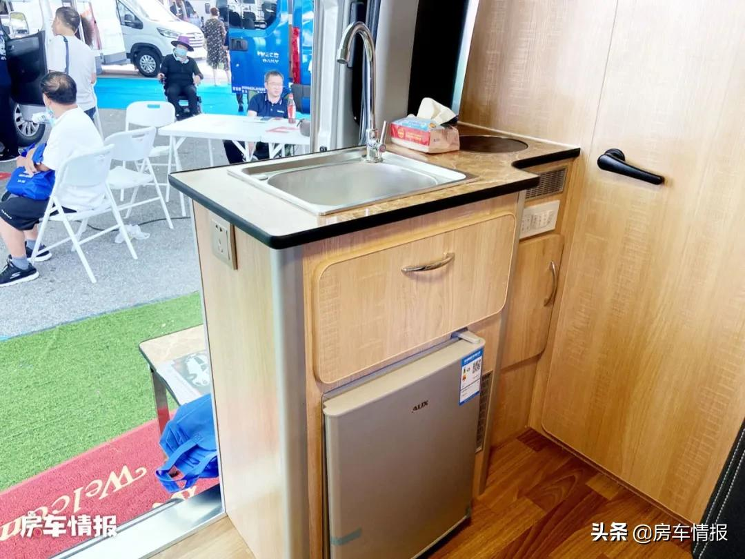 两款10万出头的热门房车,金杯海狮王挑战大通