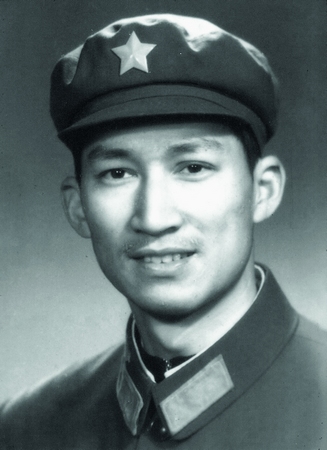 和大39岁女星睡了13年，继承70亿财产，老年孤独