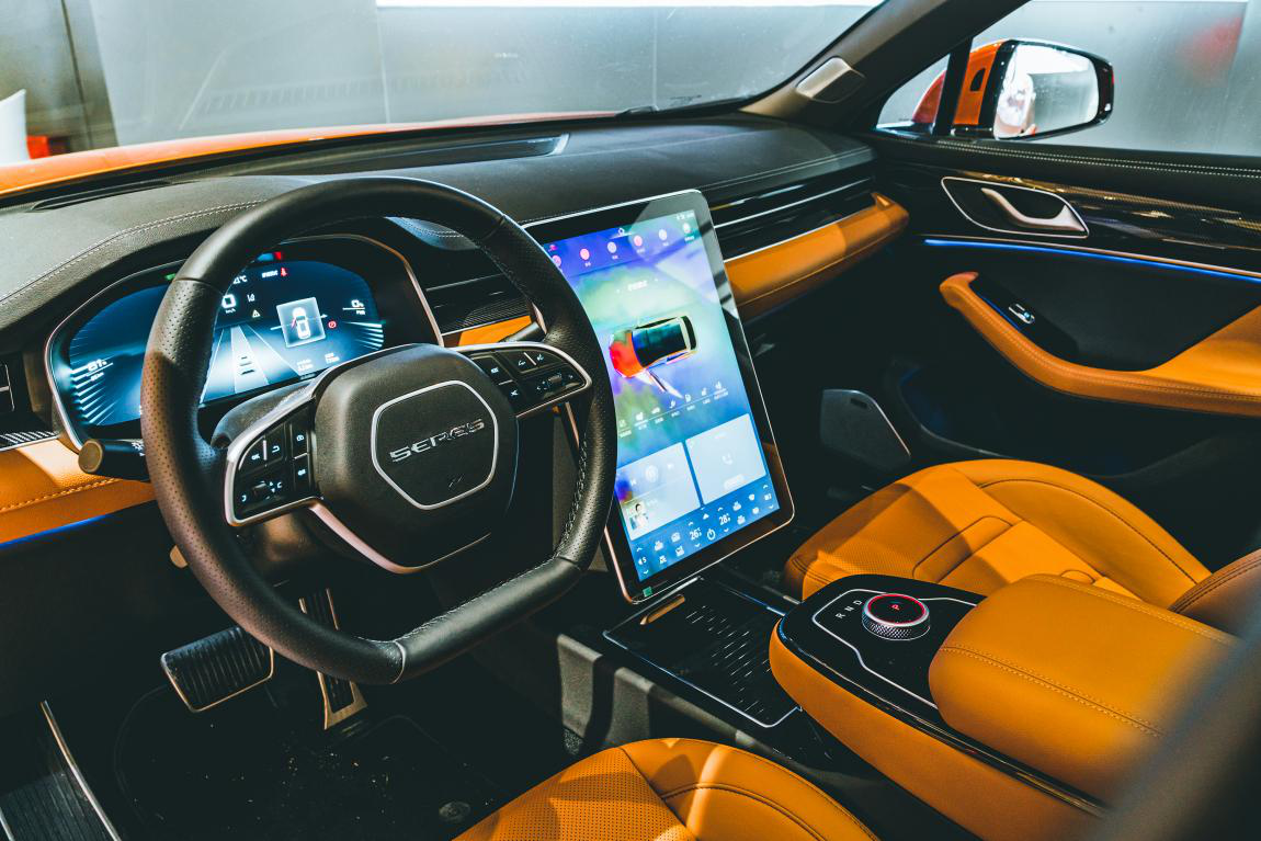 700匹马力，4.8秒加速，这台国产SUV性能比玛莎拉蒂还强