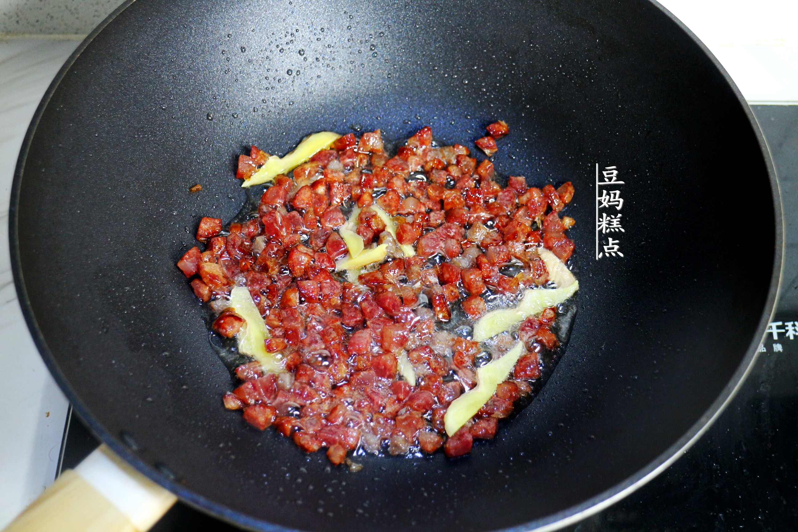 懶得做飯，就這樣燜一鍋好了，有菜有飯適合全家老小