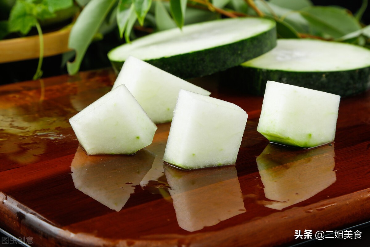 买冬瓜，选深绿色的还是浅绿色的？口感差别大，以后别选错了