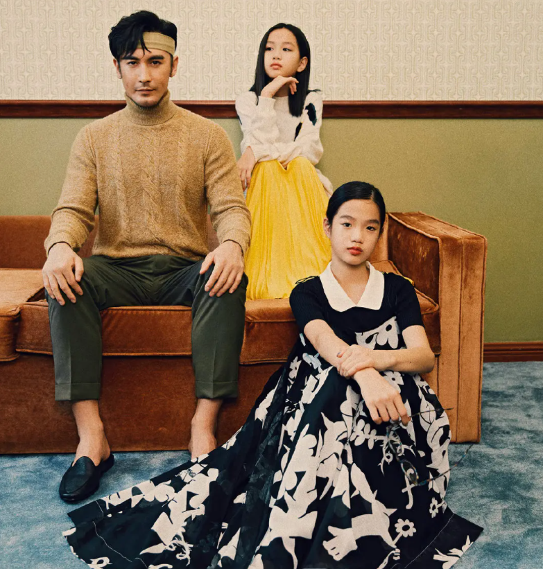 鐘麗緹12歲的二女兒近照曝光，撕掉“最醜”標籤長得越來越漂亮