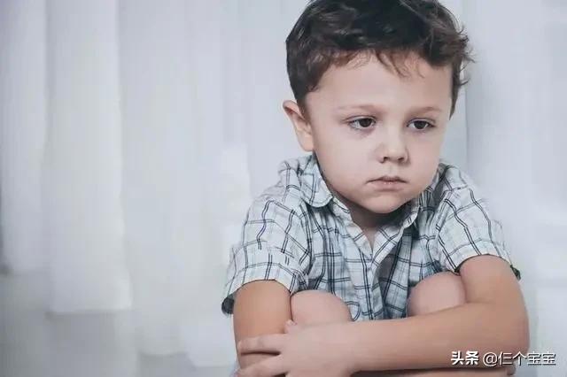 孩子為什麼總愛咬指甲、咬衣被角、咬嘴唇? 原因終於找到了