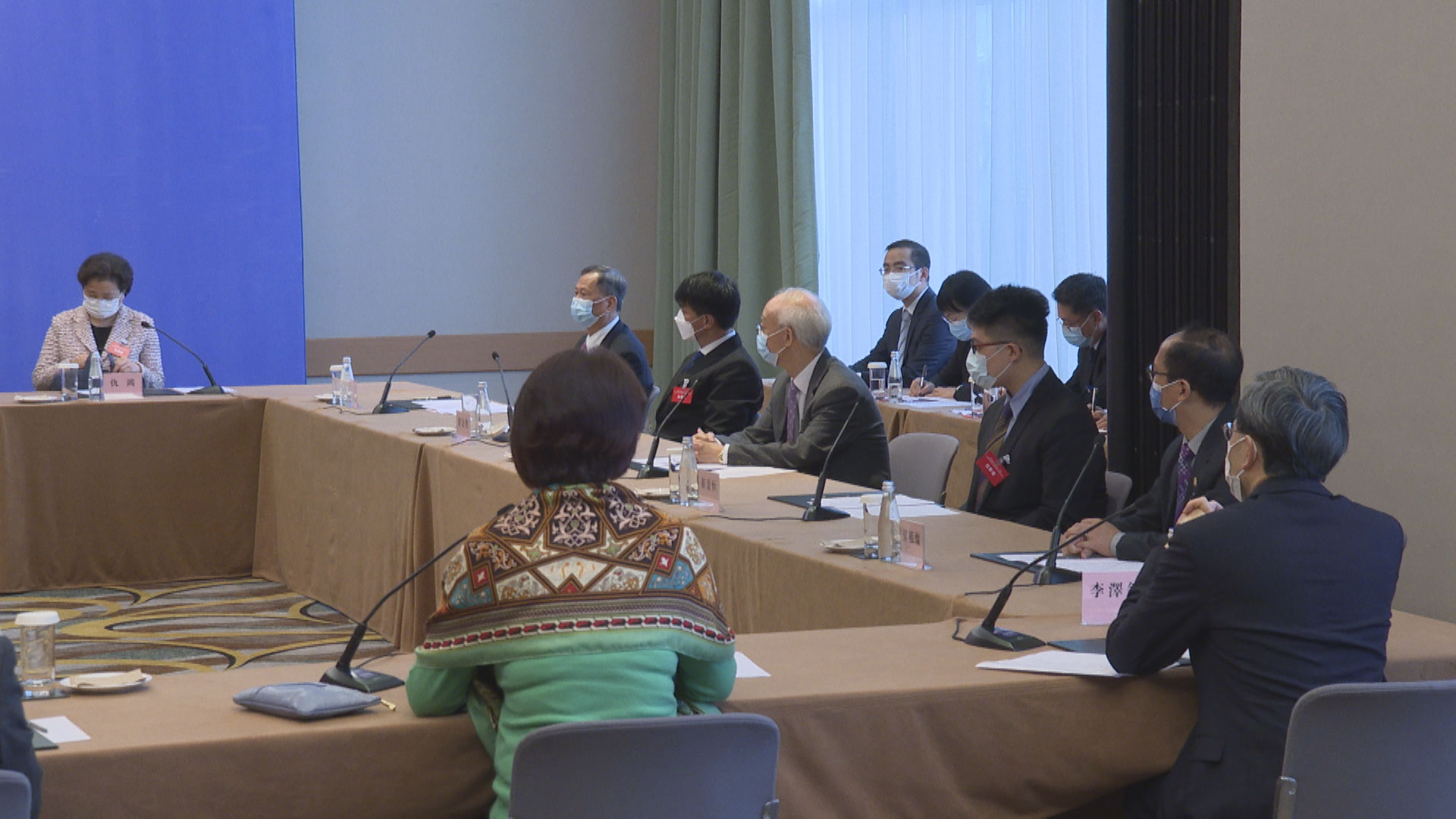 香港举行听取各界人士关于完善特区选举制度意见座谈会