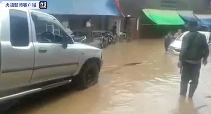 暴雨引发山洪 缅甸掸邦曼通半数房屋被淹没