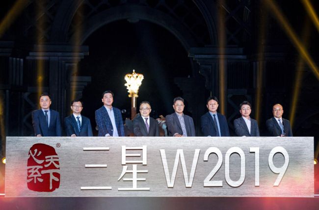 心系天下三星W2019崇敬袭来：对你说 究竟哪些才算是手机上的奢华版配备？