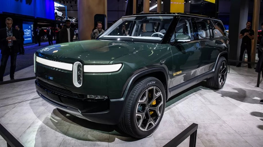 英国也是有新造车阵营，Rivian R1S作为七座SUV，却比超级跑车加快还快