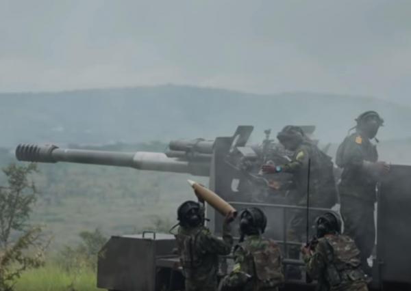 卢旺达首次展示中国卡车炮