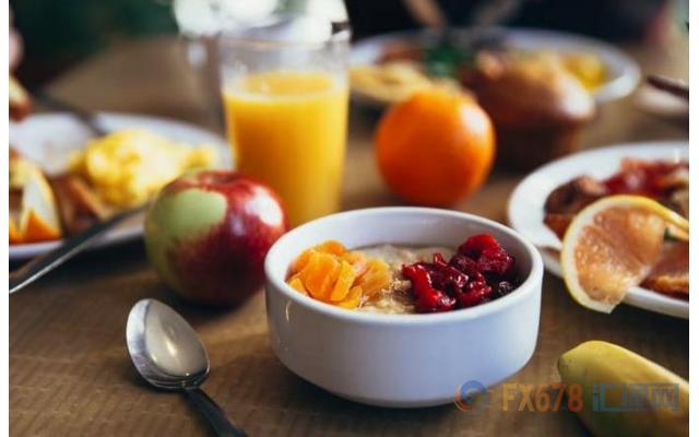 7月4日财经早餐：美元下滑商品货币走高，黄金持