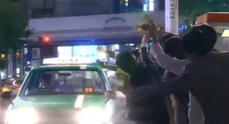 炒房！援交！送女友礼物只送卡地亚金戒！90年代日本人有钱到连美国都不放在眼里！