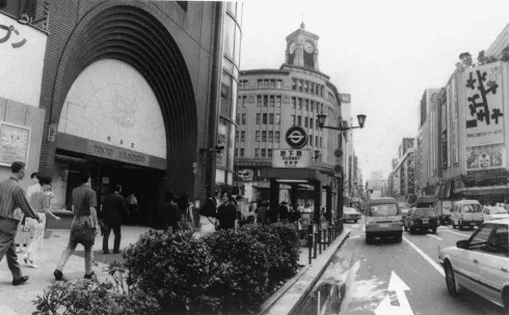 炒房！援交！送女友礼物只送卡地亚金戒！90年代日本人有钱到连美国都不放在眼里！
