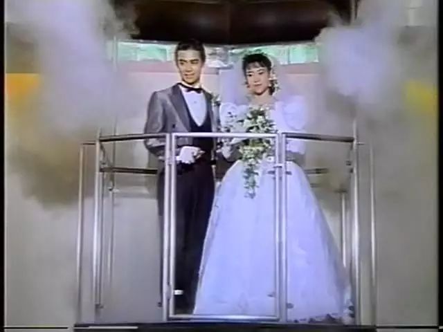 炒房！援交！送女友礼物只送卡地亚金戒！90年代日本人有钱到连美国都不放在眼里！