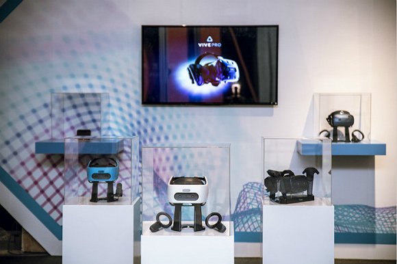 HTC Vive公布最新款VR一体机，能够联接PC、街机游戏机等外接设备一起玩了