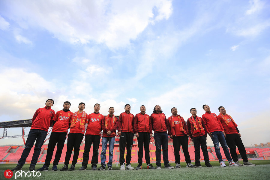 2019中超华夏主场在哪里(焕然一新！球迷参观河北华夏幸福新主场 不停拍照留念)