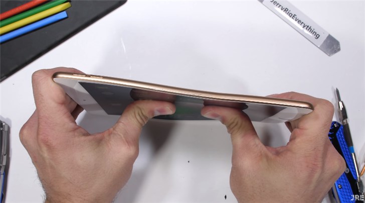 虐机大咖检测苹果新iPad mini，称比iPad Pro更牢固
