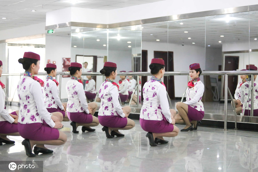 高铁“动妹”开启礼仪培训服务,标准严格堪比空姐