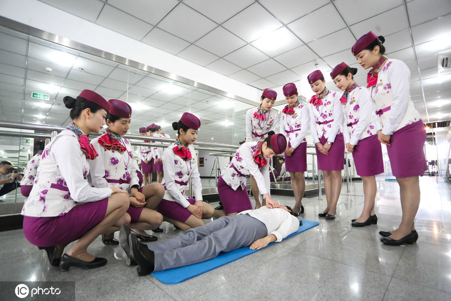 高铁“动妹”开启礼仪培训服务,标准严格堪比空姐