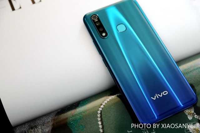 vivo Z5x手机评测：可以爽玩一整天的千元水桶机