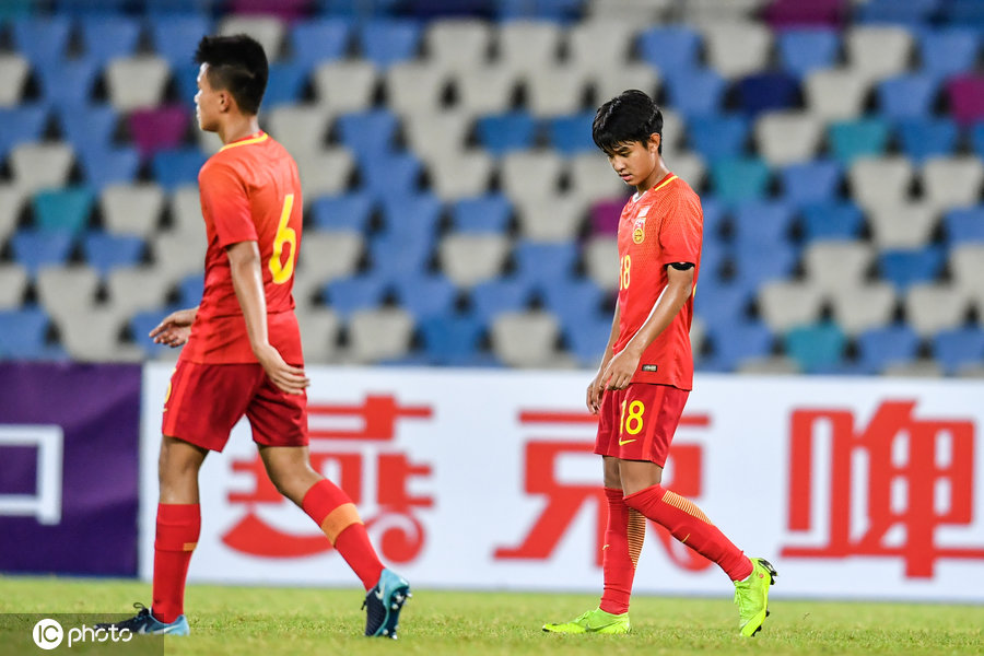 男足u15vs伊朗u15直播(U15锦标赛中国1-2伊朗排名垫底，队员们球衣蒙脸十分低落)